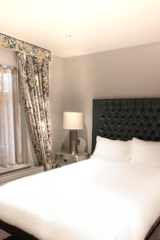 Postel nebo postele na pokoji v ubytování Killarney Dromhall Hotel