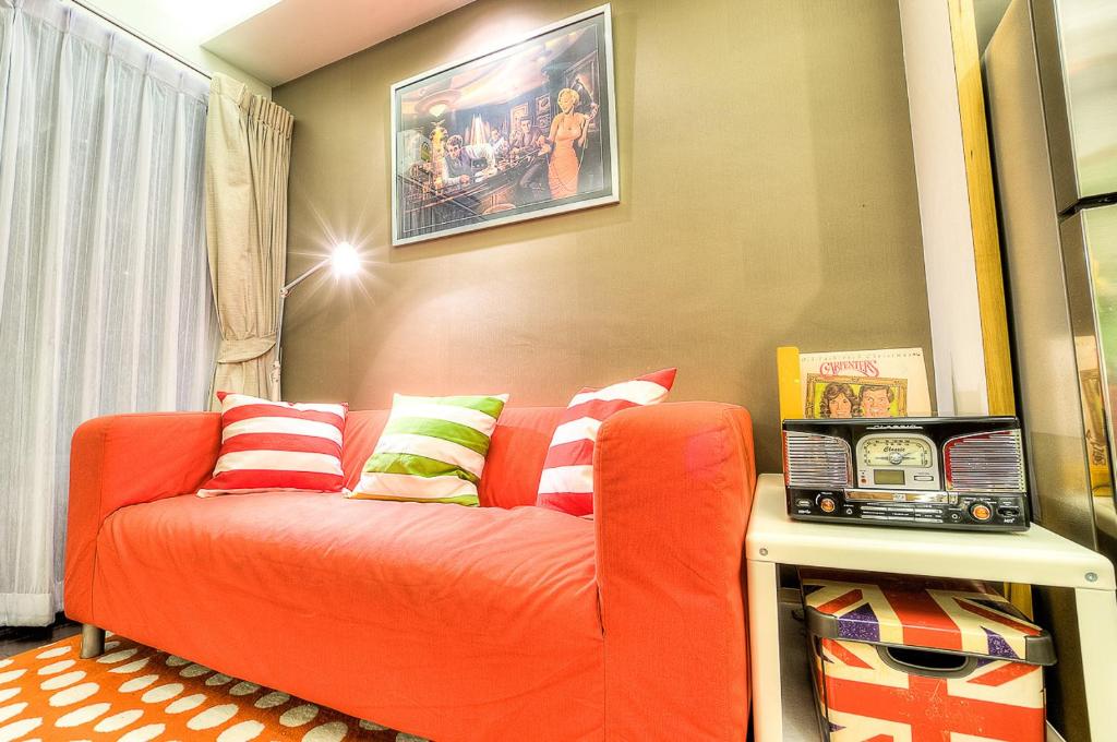 TV a/nebo společenská místnost v ubytování The Title Boutique Phuket