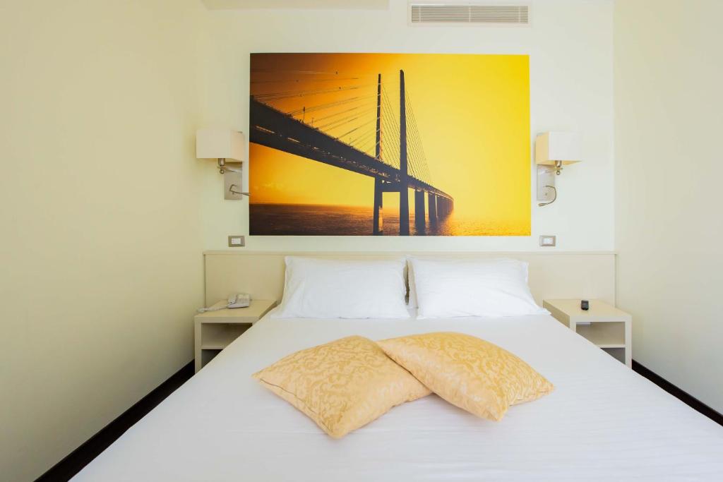 Postel nebo postele na pokoji v ubytování AN Hotel Milano Melegnano