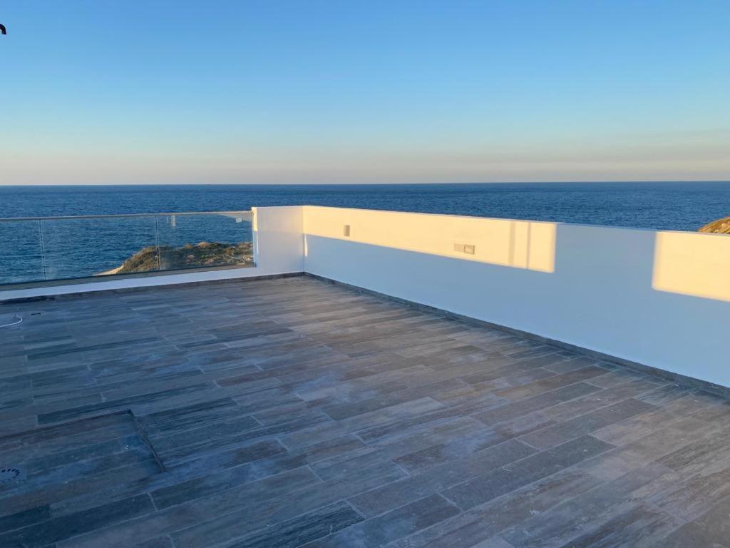 a balcony with a view of the ocean at Penthouse i sjøkanten på Dejablue in Kyrenia