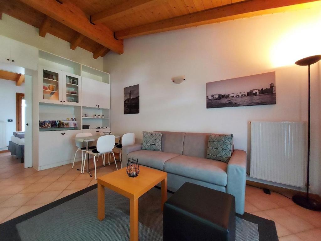 Gesamte Wohnung in Colà mit Privatem Garten, Lazise (updated prices 2025)