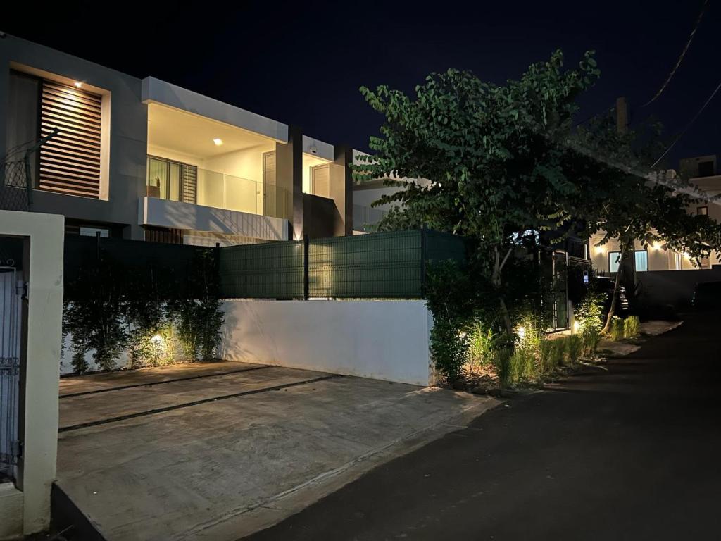 BUSINESS BOOKINGS - Seascape - Impeccable 3 Bedroom Apartment