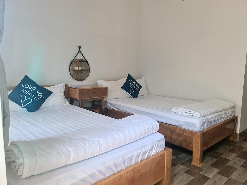 Postel nebo postele na pokoji v ubytování Sunrise Dốc Lết