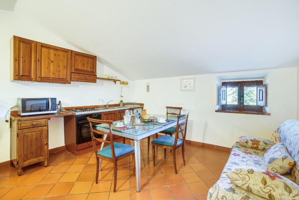 A kitchen or kitchenette at Magnolia ad Antico Casale '700