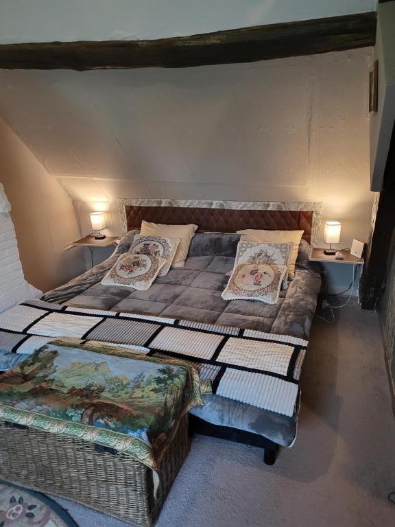 two beds in a room with two lamps on them at LE VIEIL HERMITAGE in Ervauville