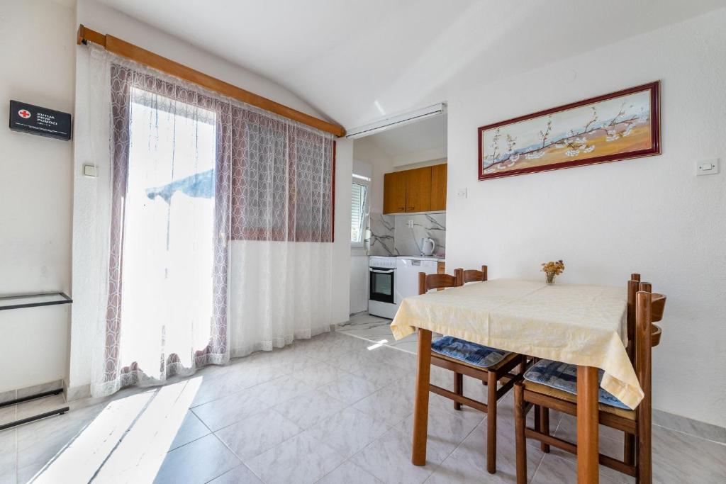 Kuchyňa alebo kuchynka v ubytovaní Apartments Janko Zarok