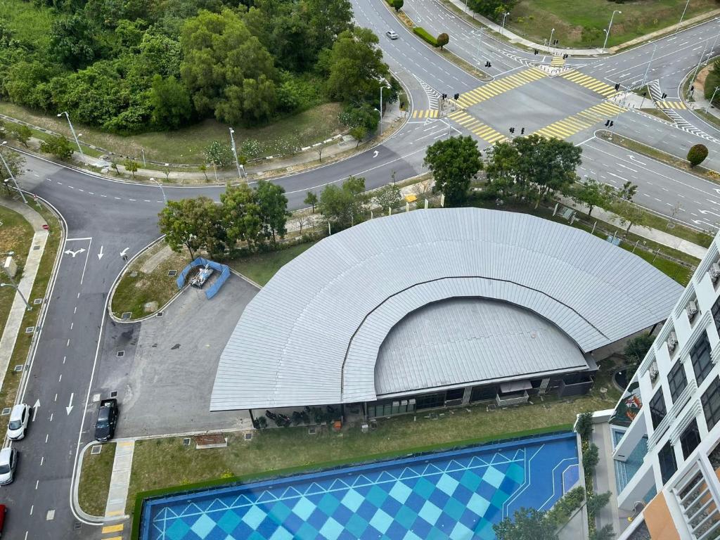 Bazén v ubytování Non Smoking Theda Antara Putrajaya with Wifi and Netflix nebo v jeho okolí