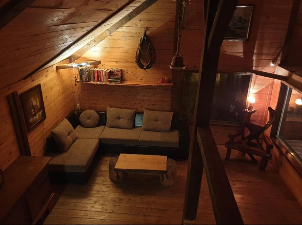 Istumisnurk majutusasutuses Log cabin