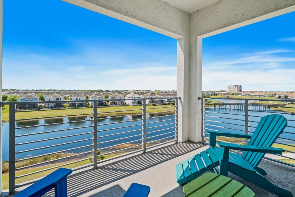 a balcony with chairs and a view of the water at 3141 Paradox Circle 406 in Kissimmee