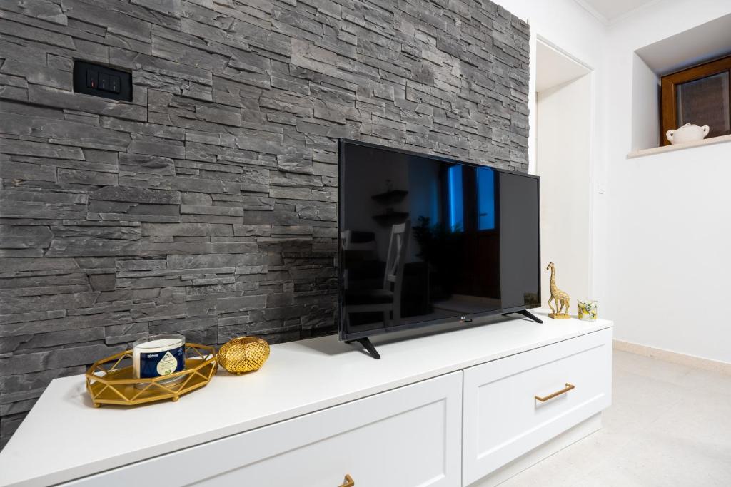 TV a/nebo společenská místnost v ubytování Studio Apartman Tonka