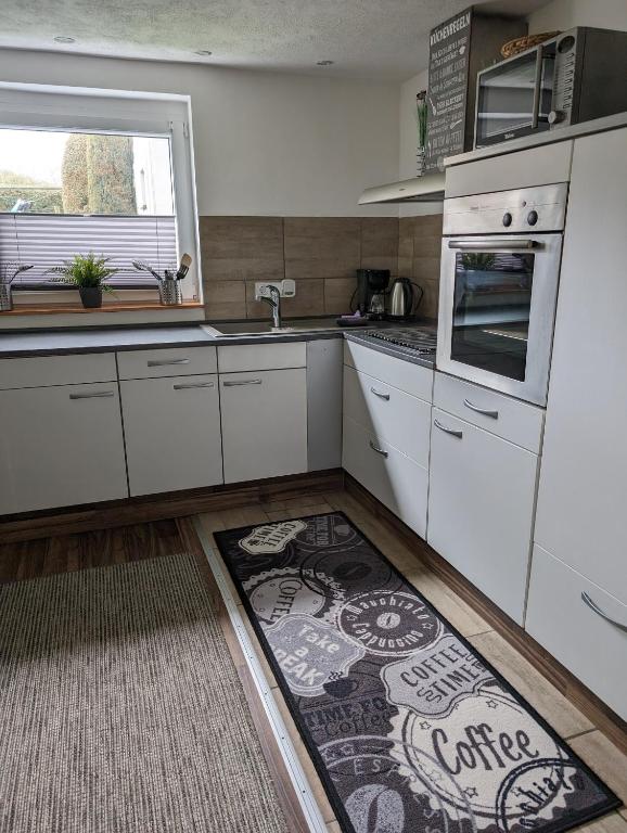 Kuchyň nebo kuchyňský kout v ubytování Ferienwohnung Zum Kühlen Grund