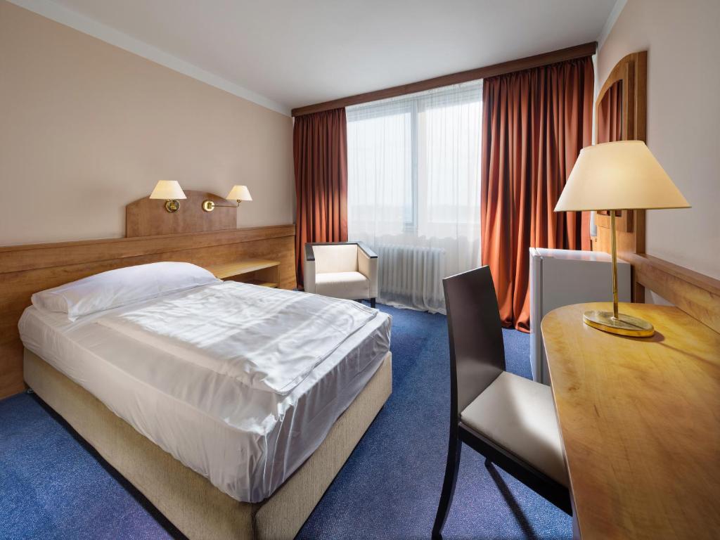 Postel nebo postele na pokoji v ubytování Hotel Cernigov