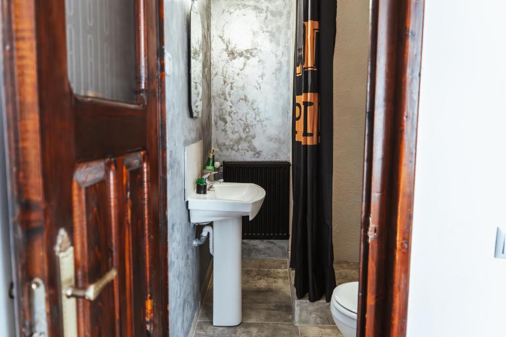 Casa Rosu - Resim 43