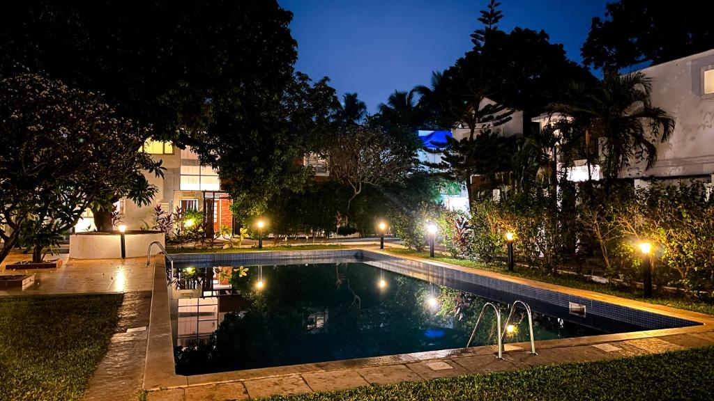 Бассейн в VILLA M - SOLITUDE 1 CANDOLIM GOA 3BHK, Pool Facing, Near Beach, Free Breakfast, Free WIFI and Prime Location или поблизости