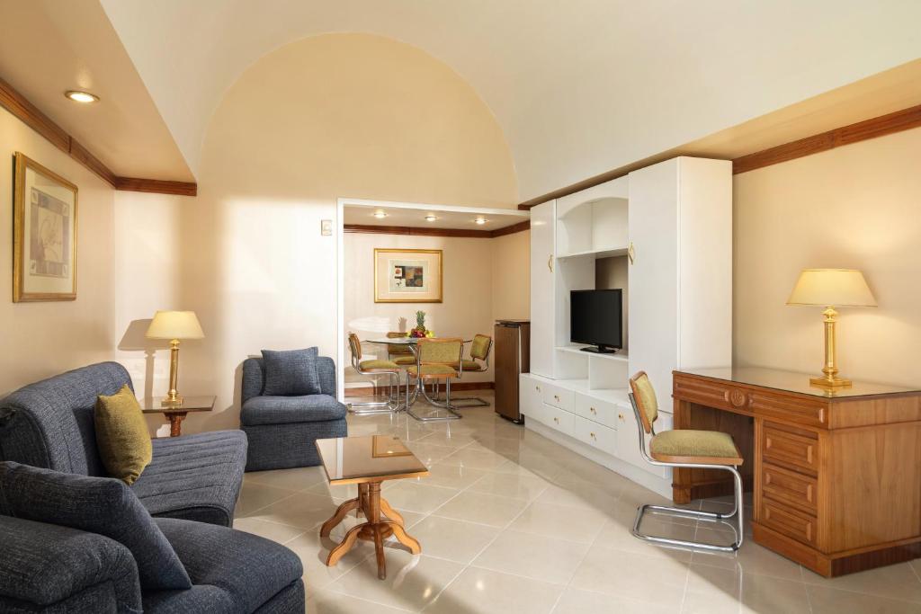 TV a/nebo společenská místnost v ubytování JAZ Pyramids Resort