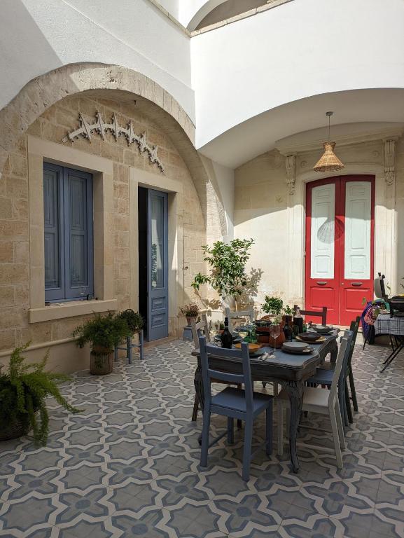 Patio nebo venkovní prostory v ubytování Casa Vacanze con Piscina a 2 passi da Lecce PT