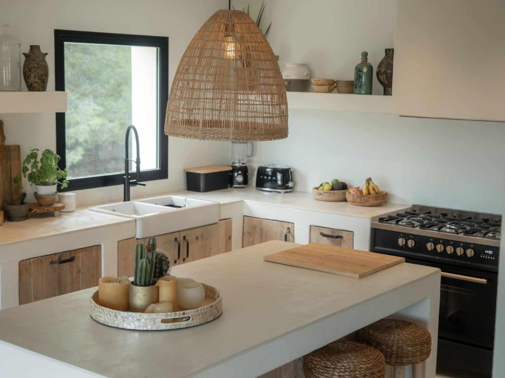 Kuchyňa alebo kuchynka v ubytovaní CostaBlancaDreams Casa Capritxu in Benissa