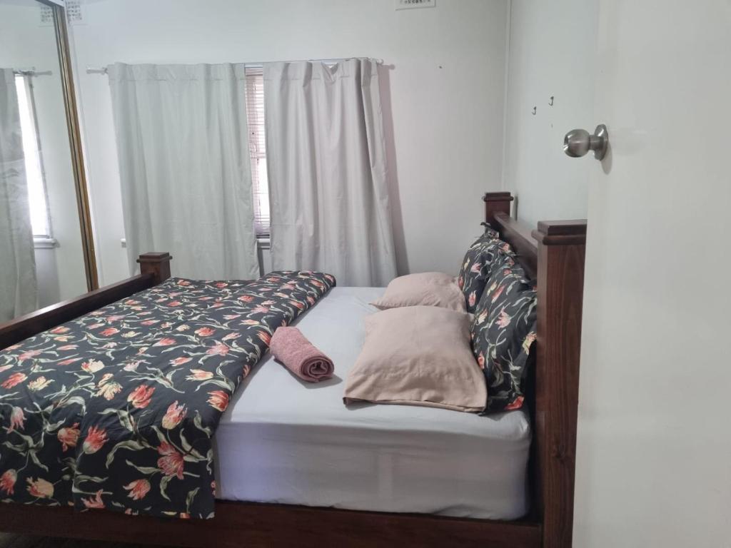 Beautiful 3 Bedroom Cottage - Housity