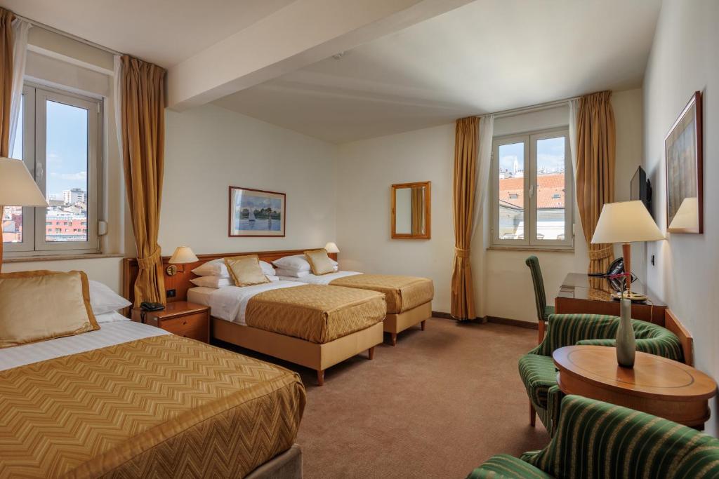 Postel nebo postele na pokoji v ubytování Grand Hotel Bonavia