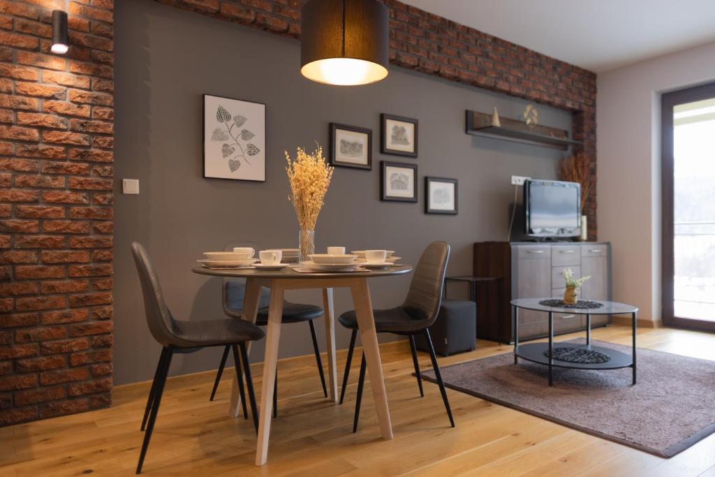 a dining room with a table and chairs at Apartament Comfort w centrum - ABA Apartamenty in Krynica Zdrój