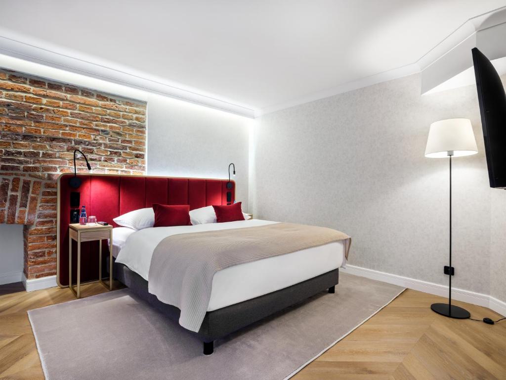 Golden Queen Deluxe Jacuzzi Apartments - Old Town - Resim 12