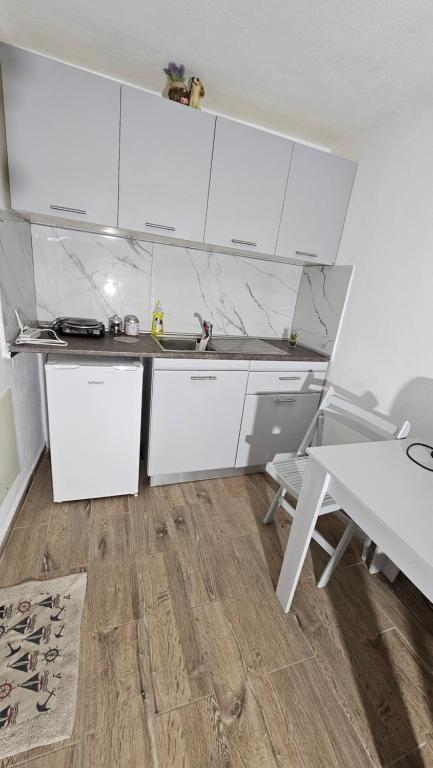 Kuchyň nebo kuchyňský kout v ubytování ASTORIA lindos