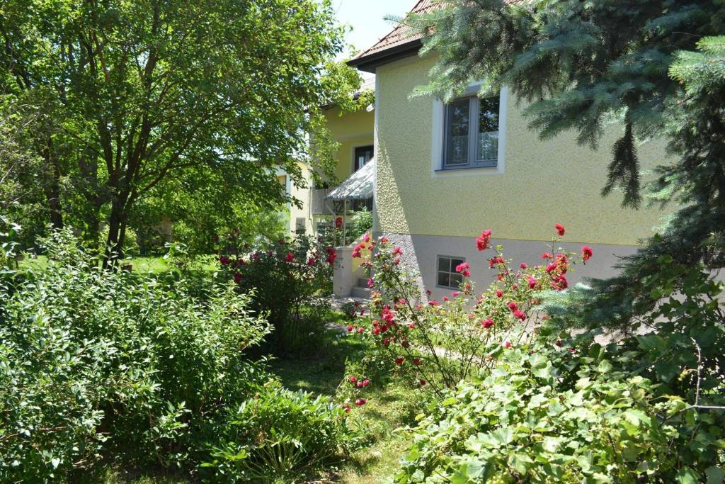 a house with a garden with flowers in front of it at Sonnenoase in Deutschkreutz