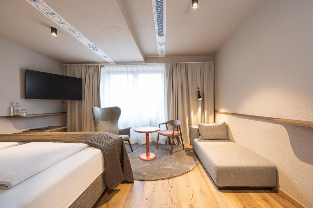 Upside Down Town Hotel Neue Post - 3