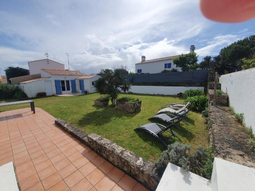 Vonkajšia záhrada v ubytovaní Maison avec jardin à 200m de la plage La Cantine