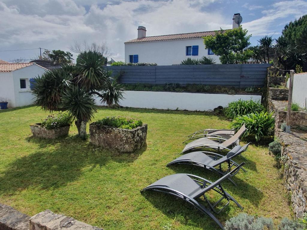 Vonkajšia záhrada v ubytovaní Maison avec jardin à 200m de la plage La Cantine