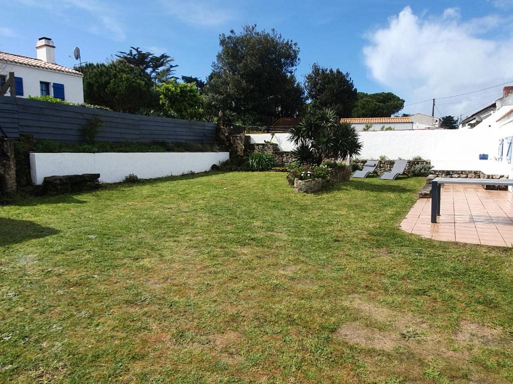 Vonkajšia záhrada v ubytovaní Maison avec jardin à 200m de la plage La Cantine