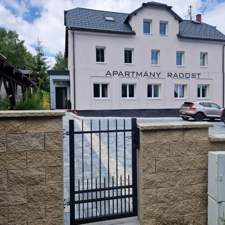 Budova, kde se apartmán nachází