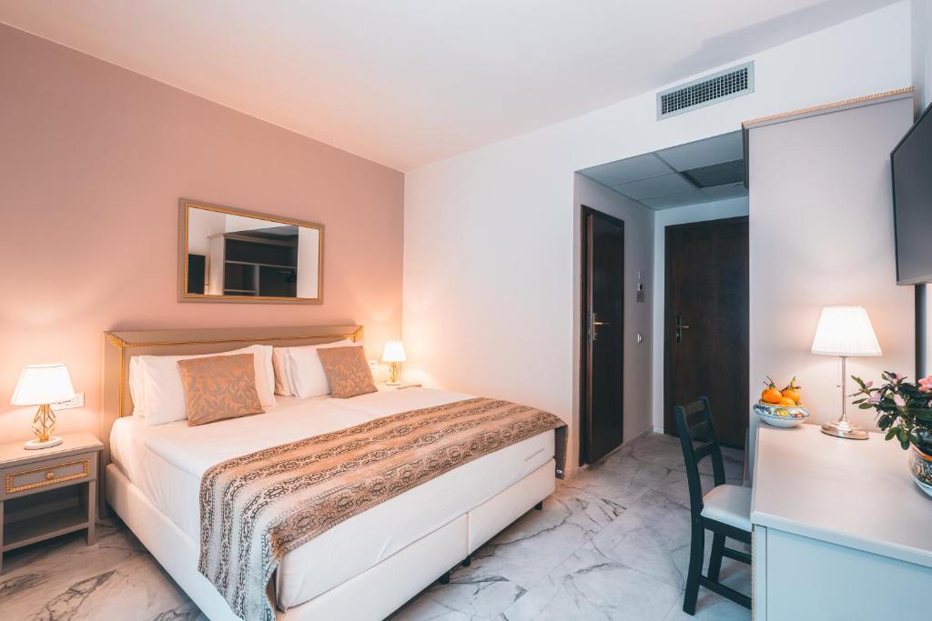 Postel nebo postele na pokoji v ubytování Hotel Palazzo Benci