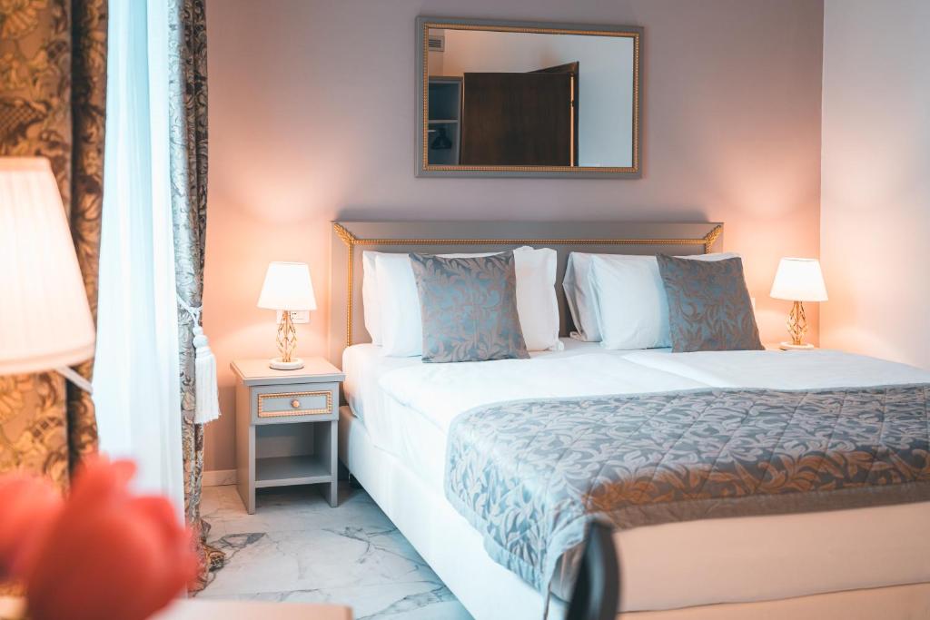 Postel nebo postele na pokoji v ubytování Hotel Palazzo Benci