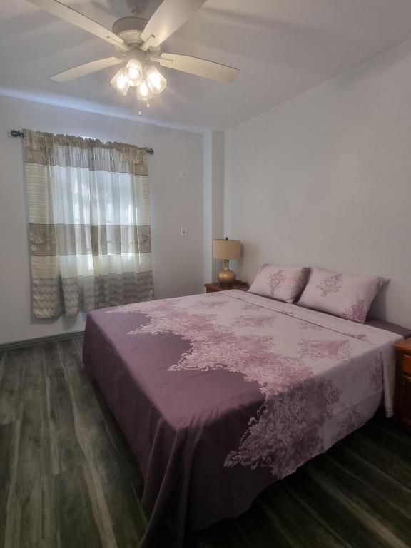 Postel nebo postele na pokoji v ubytování Diamond Cut Villa and Suites