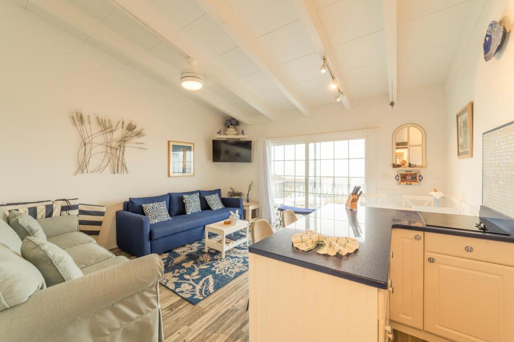 Beach Plum Resort - Apartment With Balcony