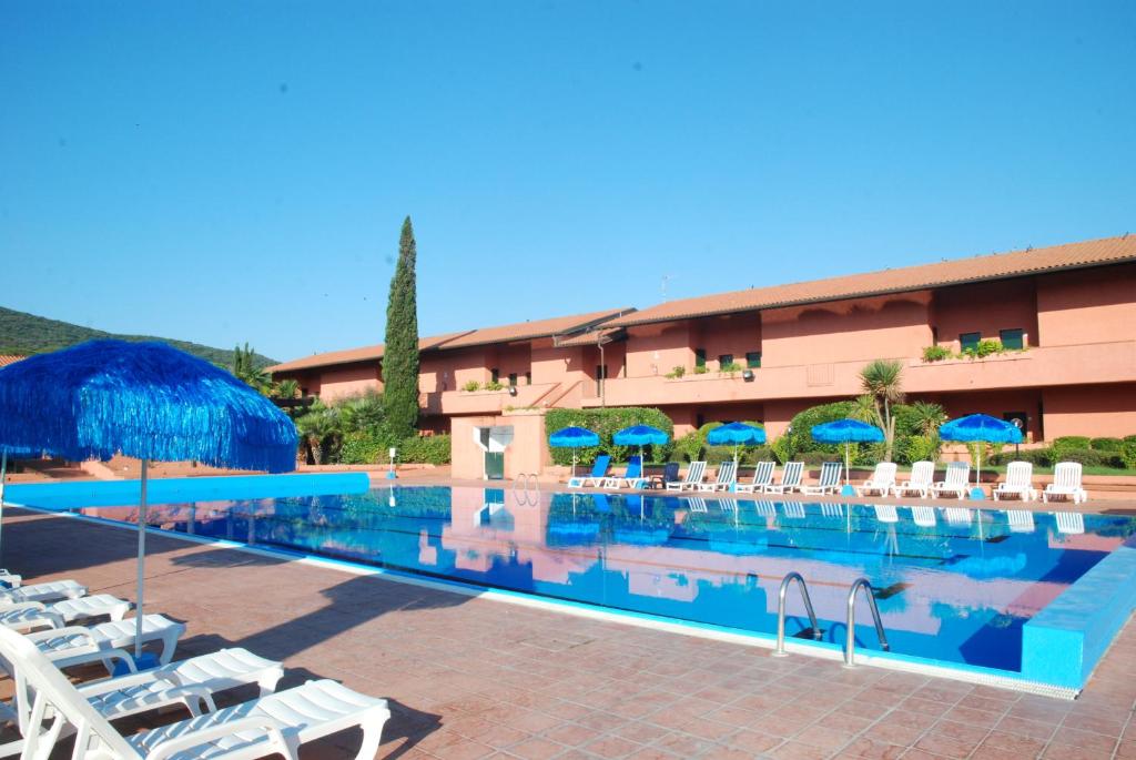 Bazén v ubytování Hotel Residence Villa San Giovanni nebo v jeho okolí