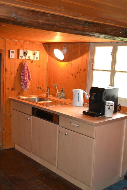 Een keuken of kitchenette bij Sandrellhaus