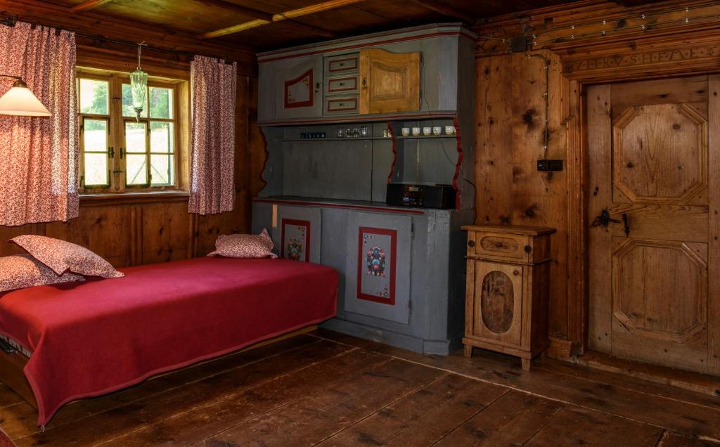Een bed of bedden in een kamer bij Sandrellhaus