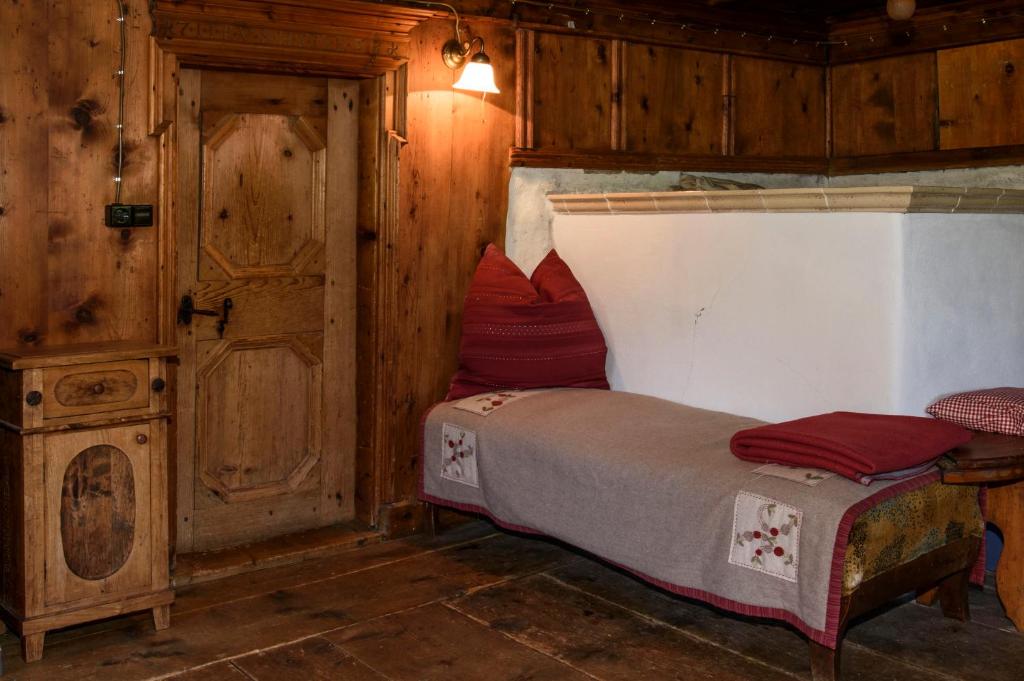 Een bed of bedden in een kamer bij Sandrellhaus
