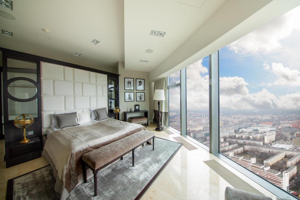 30th+ Floor Apartments in Sky Tower - Floor 42 Presidential Penthouse