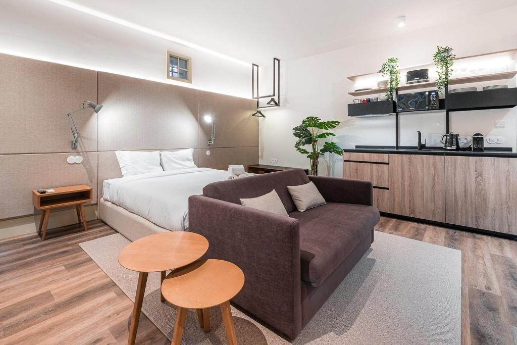 GuestReady - Mercadores 150 - H (With Mezzanine) - Studio With Balcony