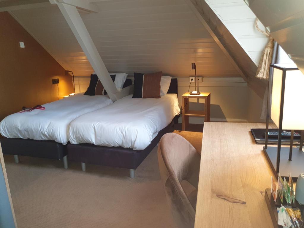 Postel nebo postele na pokoji v ubytování Hotel Montfoort