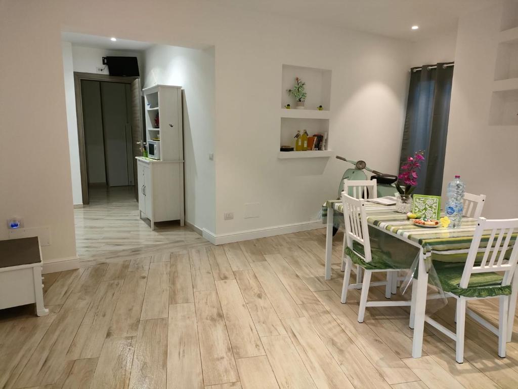 a kitchen and dining room with a table and chairs at Il Profumo di Capri in Massa Lubrense