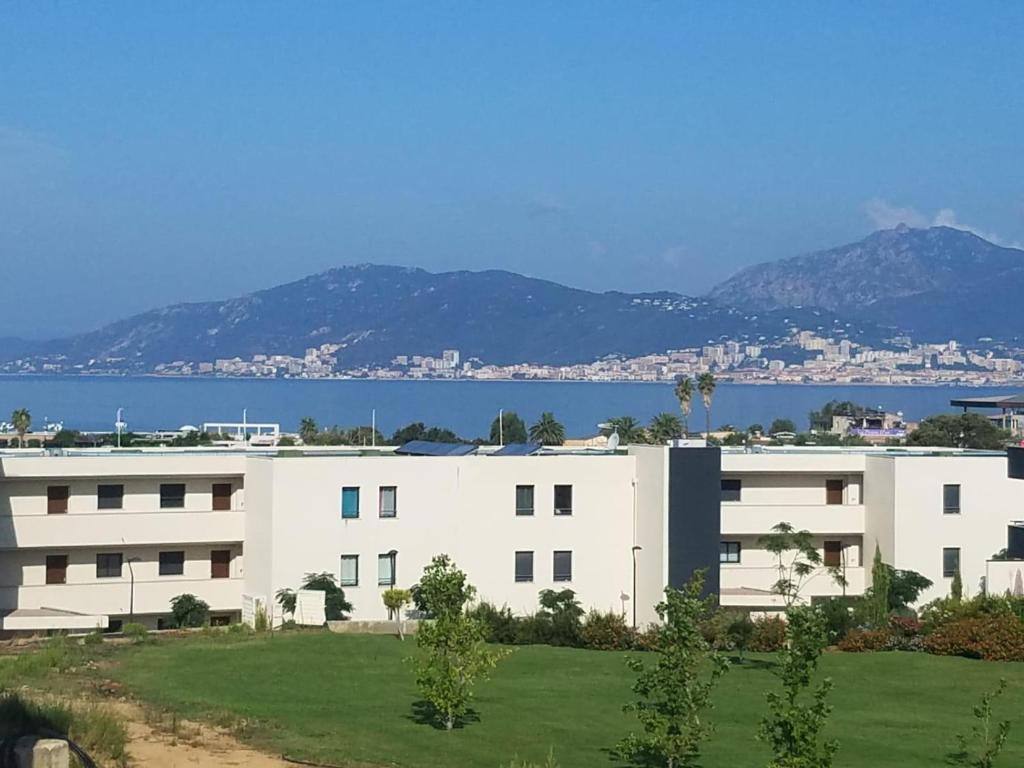 Photo de la galerie de l'établissement T2 vue mer domaine du Frasso, à Grosseto-Prugna