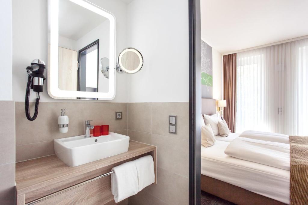 Postel nebo postele na pokoji v ubytování Stay! Hotel Boardinghouse