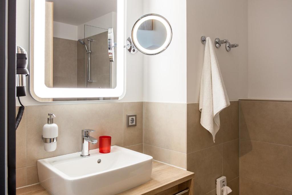 Stay! Hotel Boardinghouse - Resim 36