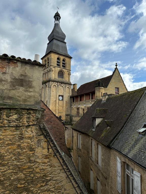 Zdjęcie z galerii obiektu Albéric et Clovis Locations saisonnières w mieście Sarlat-la-Canéda