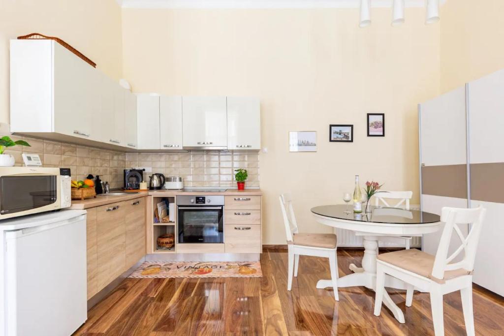 Broadway City Center, Fully Equipped, 4 Person 1065 Budapest, 32 Nagymező utca kép - 1
