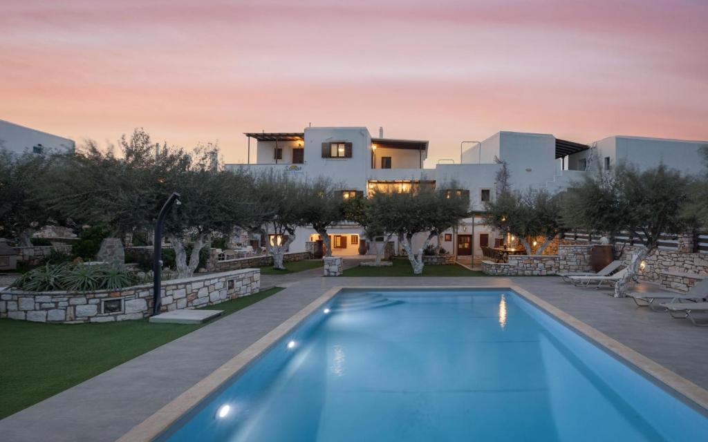 Bazén v ubytování Sunset Paros Naousa nebo v jeho okolí